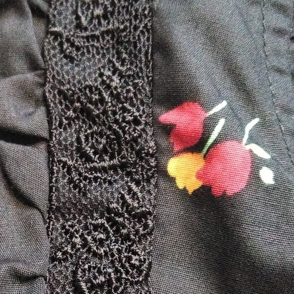 Who What Wear Floral Lace Ruffle Sleeveless Top - Picture 6 of 7